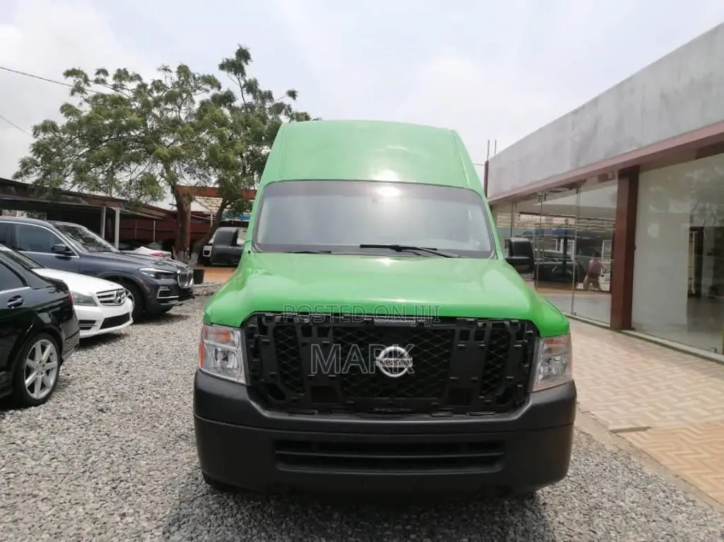 Nissan Caravan (Urvan) 2012 Green