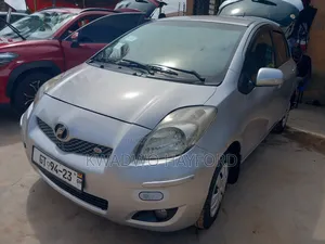 Toyota Vitz 2010 White