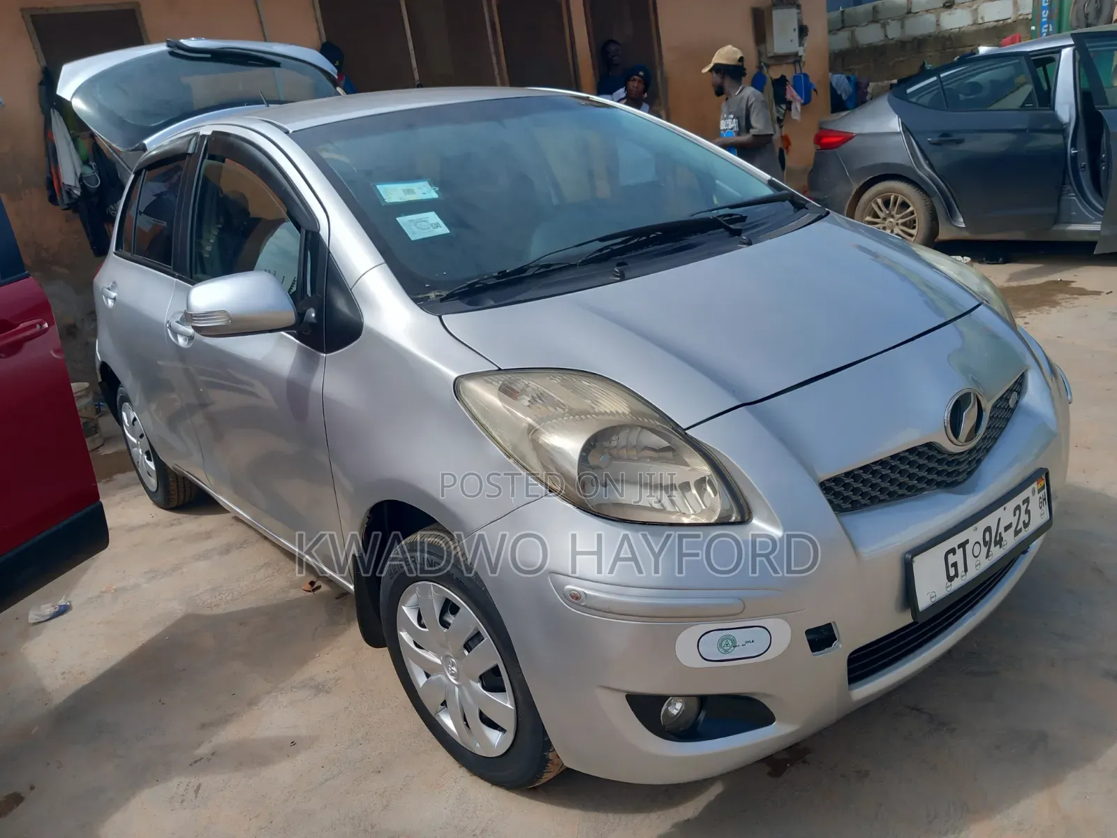 Toyota Vitz 2010 White