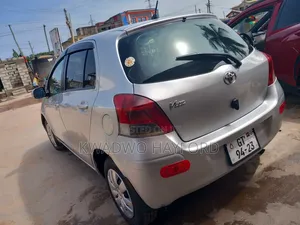 Toyota Vitz 2010 White