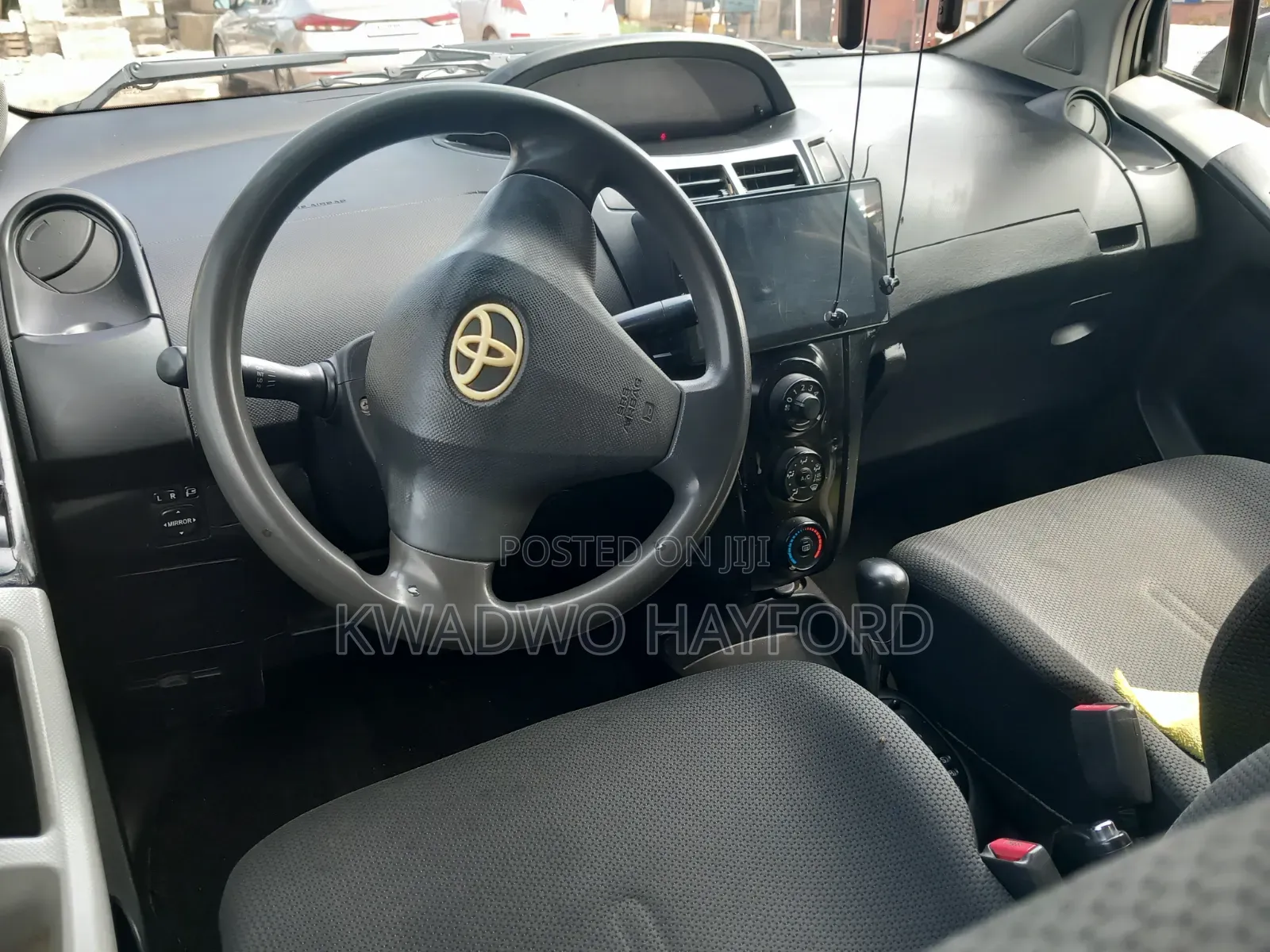 Toyota Vitz 2010 White