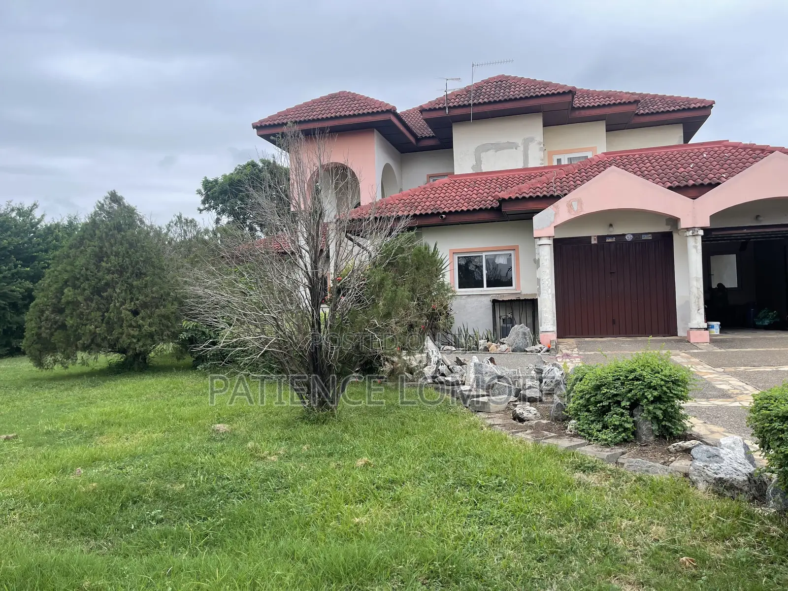 7bdrm Mansion in Trasacco, Accra Metropolitan for sale