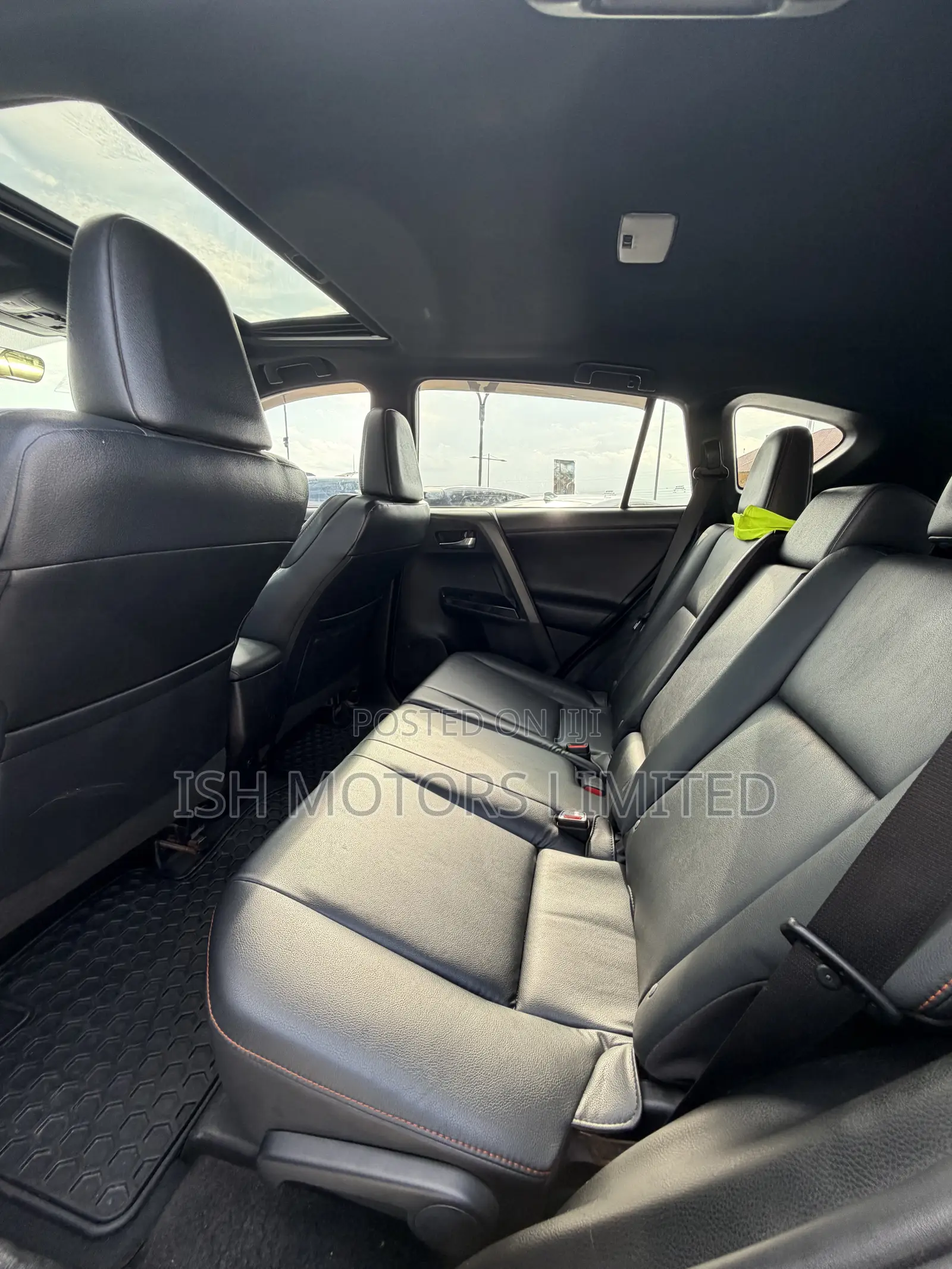 Toyota RAV4 SE 4dr SUV AWD (2.5L 4cyl 6A) 2018 White