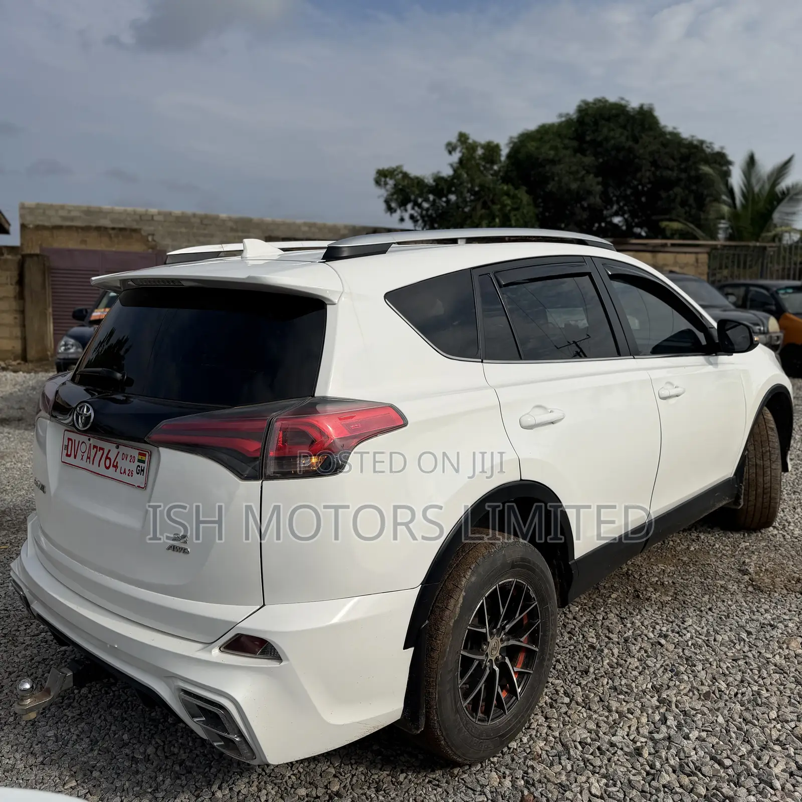 Toyota RAV4 SE 4dr SUV AWD (2.5L 4cyl 6A) 2018 White