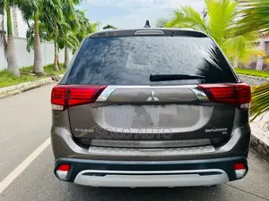 Mitsubishi Outlander SE FWD 2019 Brown