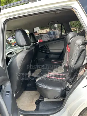 Toyota RAV4 2010 White