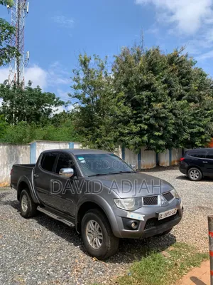 Mitsubishi L200 Club Cab 2.5 180hp 4WD 2014 Gray