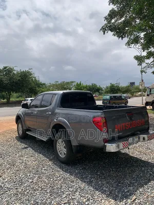 Mitsubishi L200 Club Cab 2.5 180hp 4WD 2014 Gray