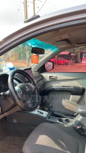 Mitsubishi L200 Club Cab 2.5 180hp 4WD 2014 Gray