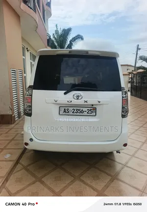 Toyota Voxy 2010 White