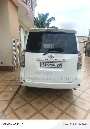 Toyota Voxy 2010 White