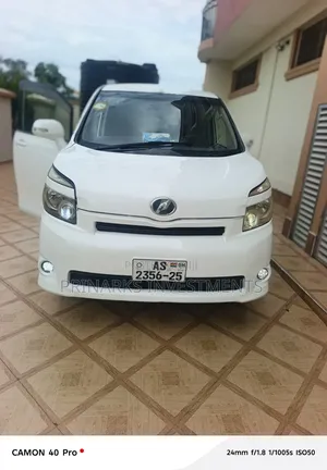 Toyota Voxy 2010 White