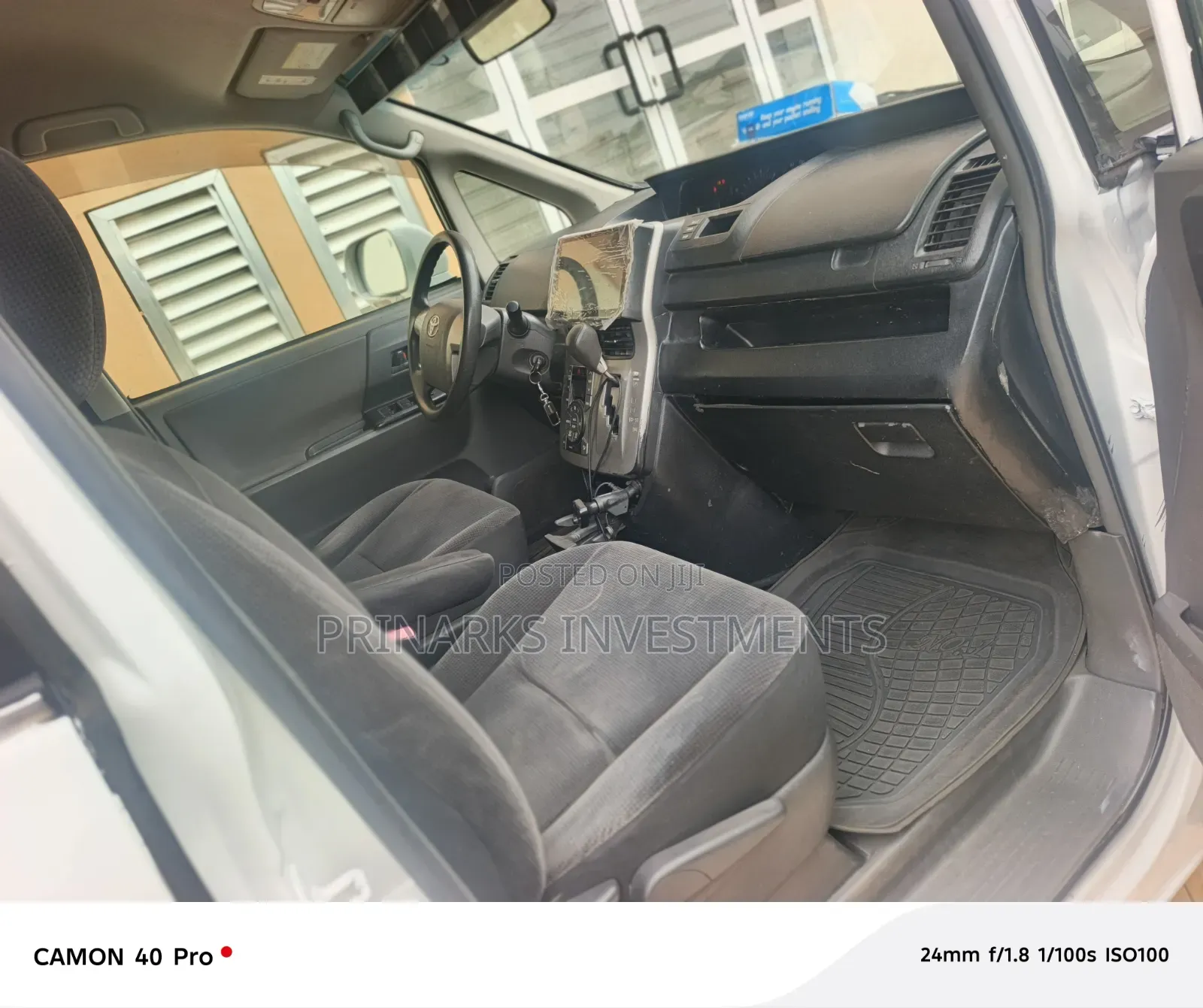 Toyota Voxy 2010 White