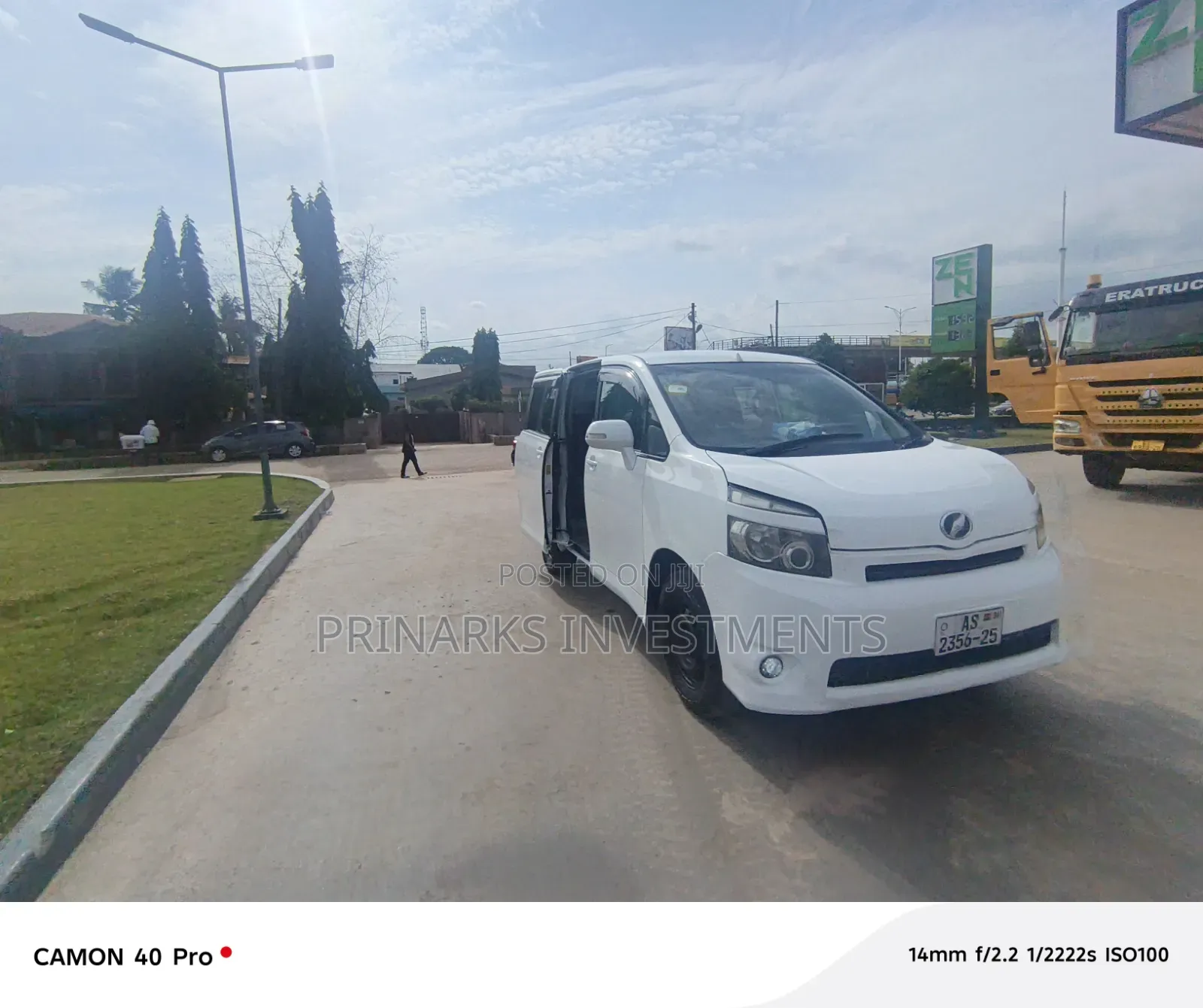 Toyota Voxy 2010 White