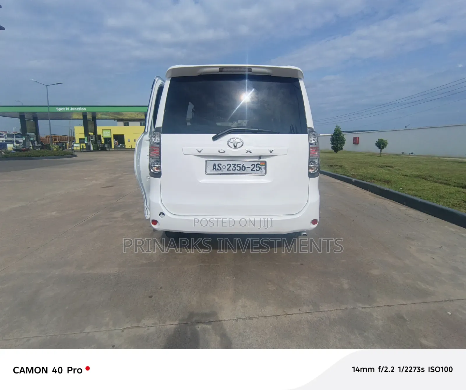 Toyota Voxy 2010 White