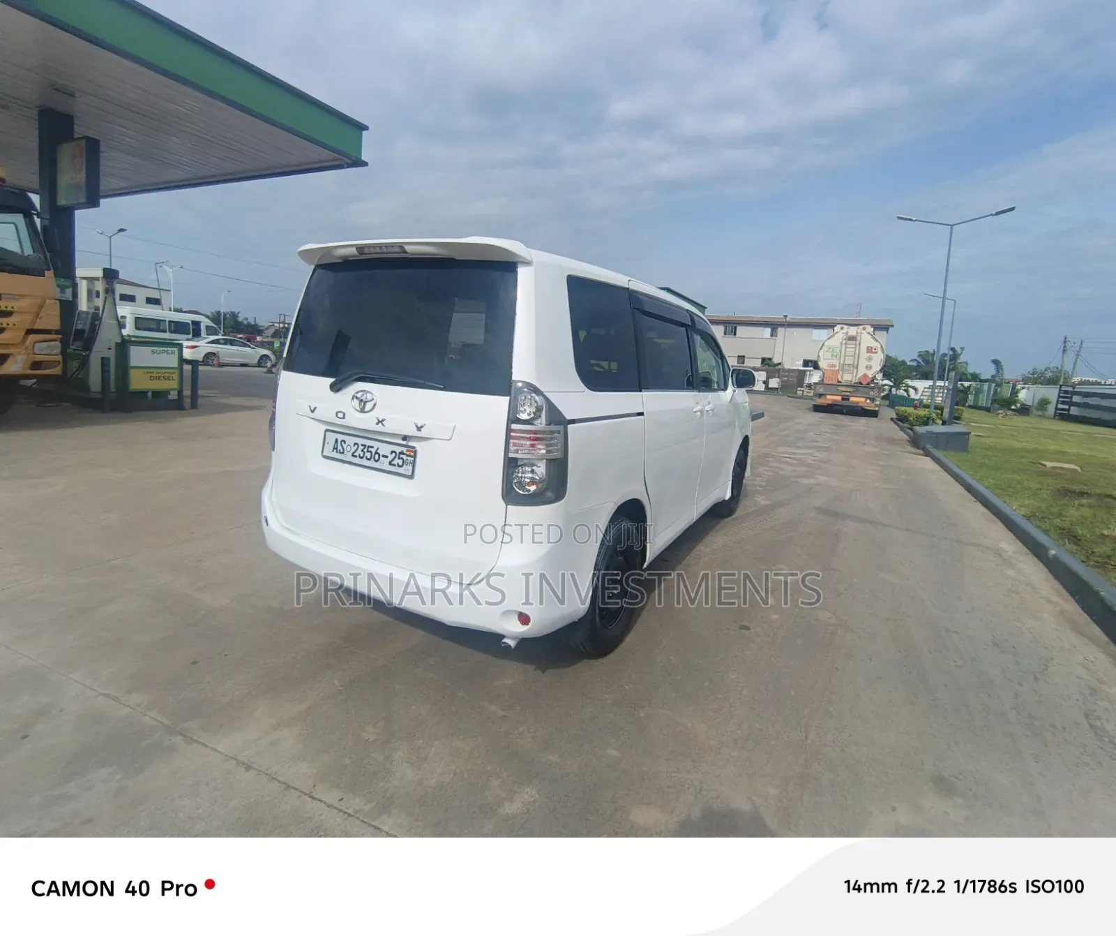 Toyota Voxy 2010 White