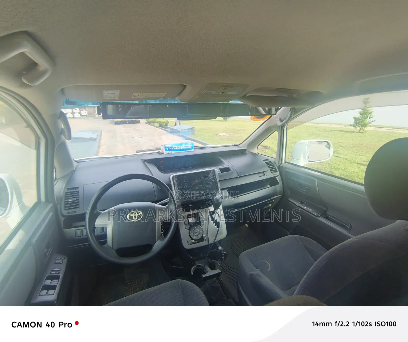 Toyota Voxy 2010 White