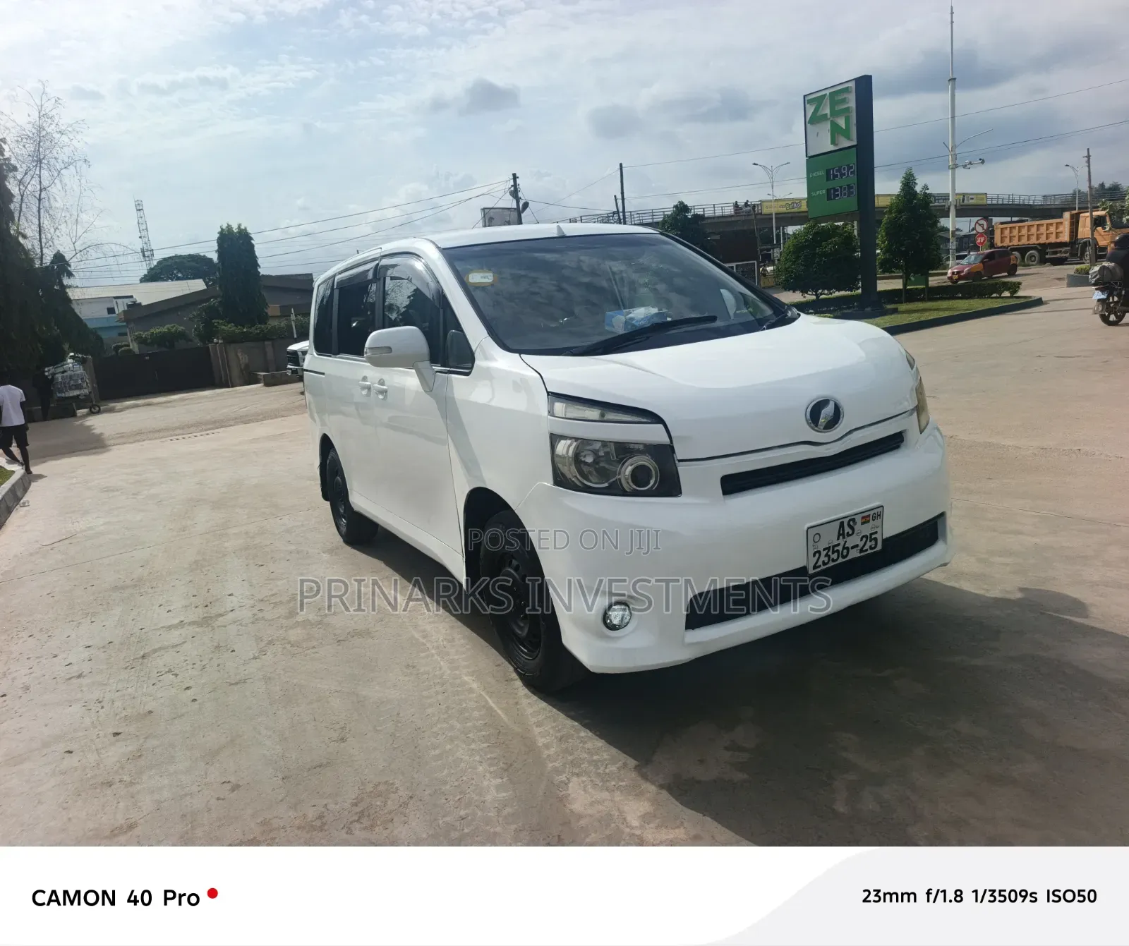 Toyota Voxy 2010 White