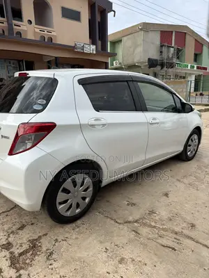 Toyota Vitz 1.3 FWD 3dr 2011 White