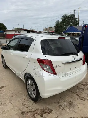 Toyota Vitz 1.3 FWD 3dr 2011 White