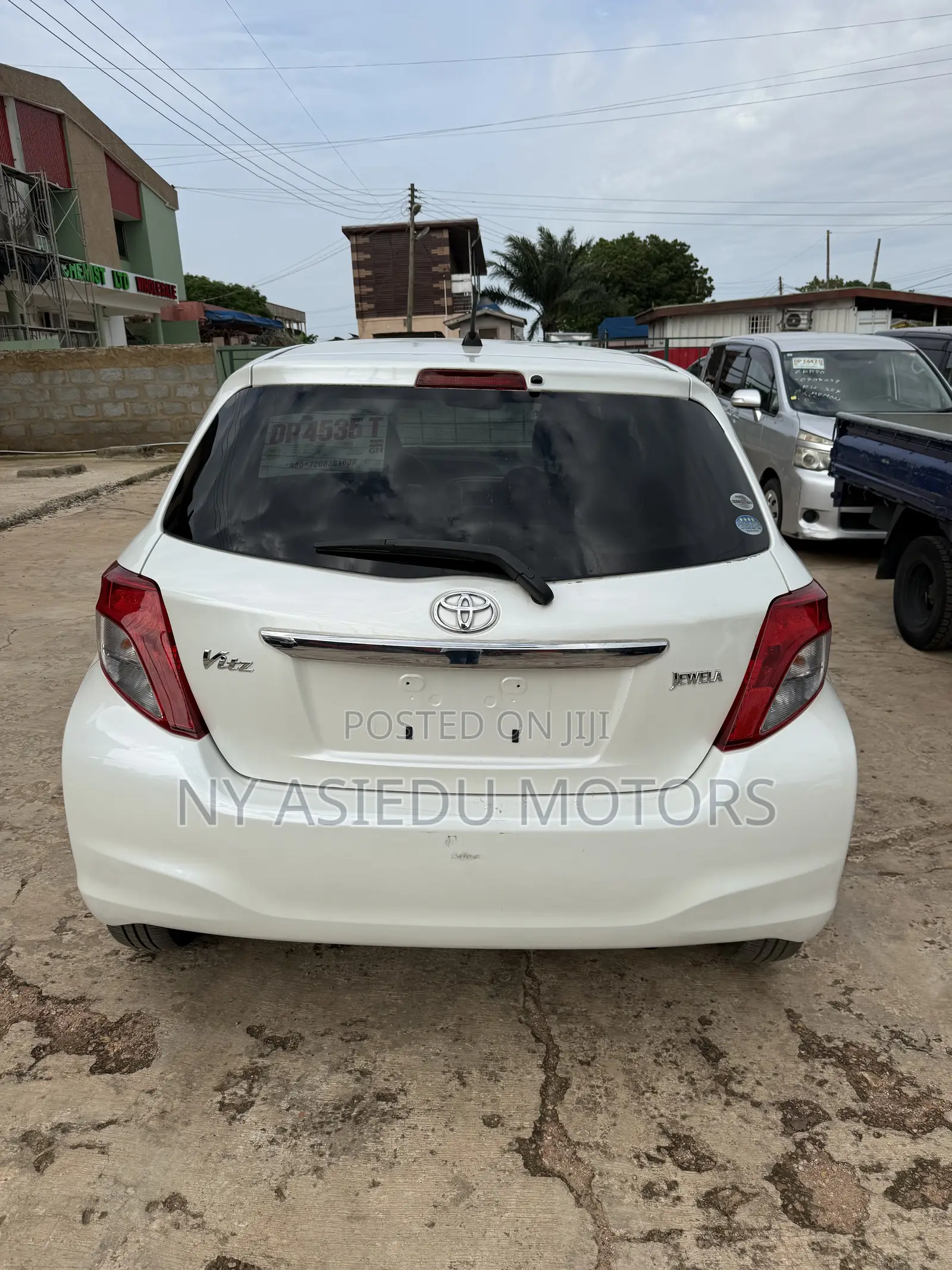 Toyota Vitz 1.3 FWD 3dr 2011 White