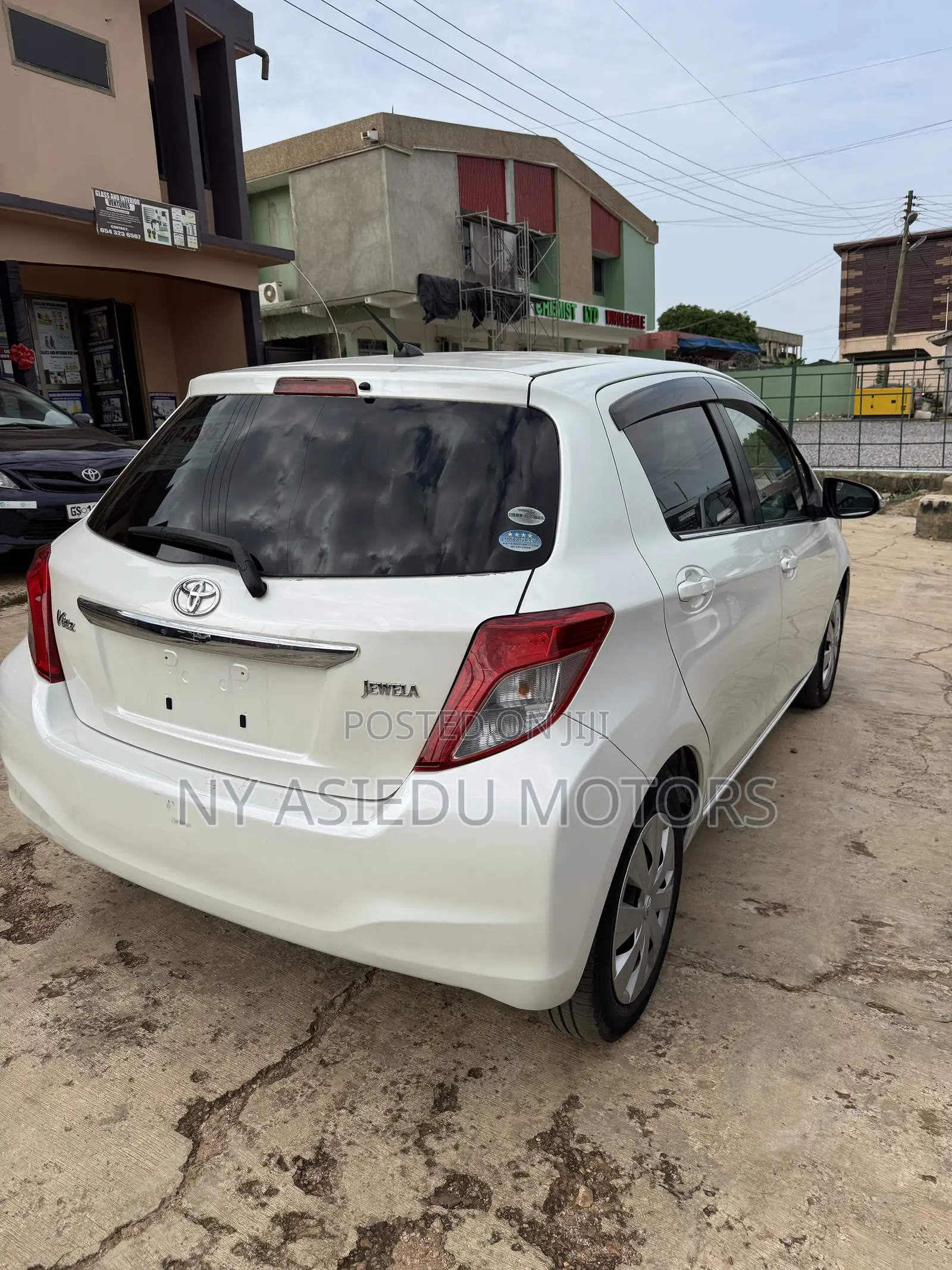 Toyota Vitz 1.3 FWD 3dr 2011 White
