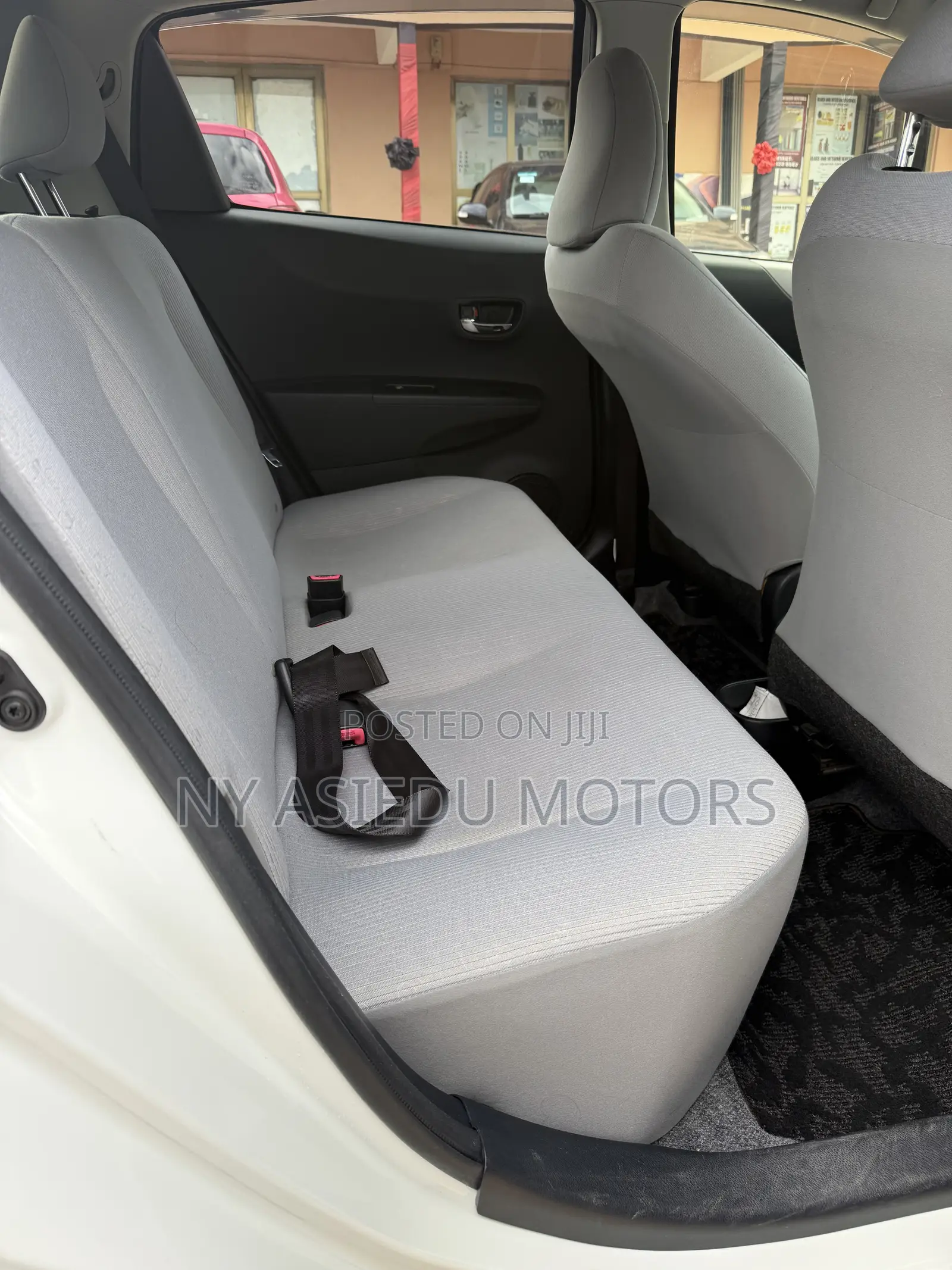 Toyota Vitz 1.3 FWD 3dr 2011 White
