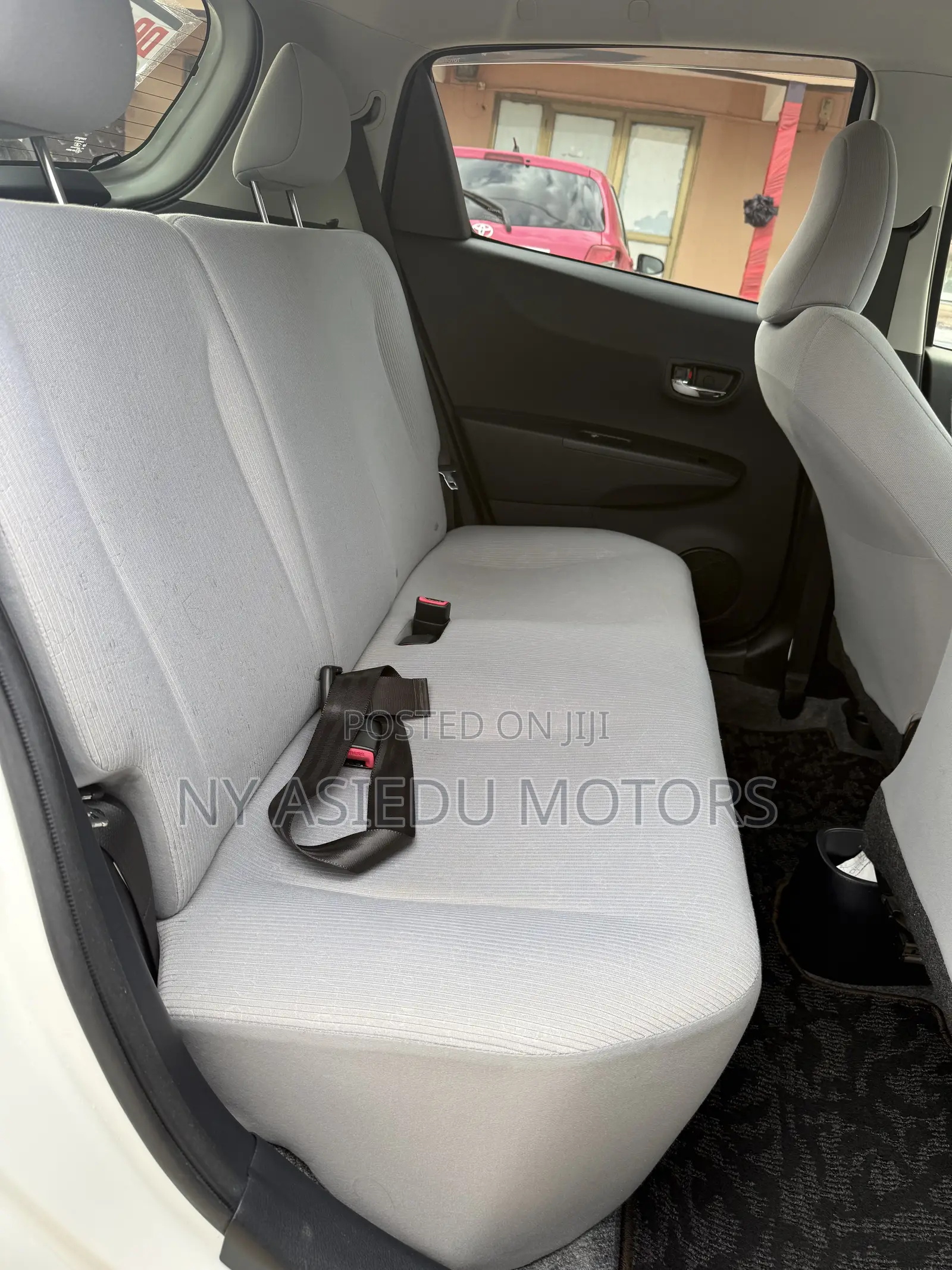 Toyota Vitz 1.3 FWD 3dr 2011 White