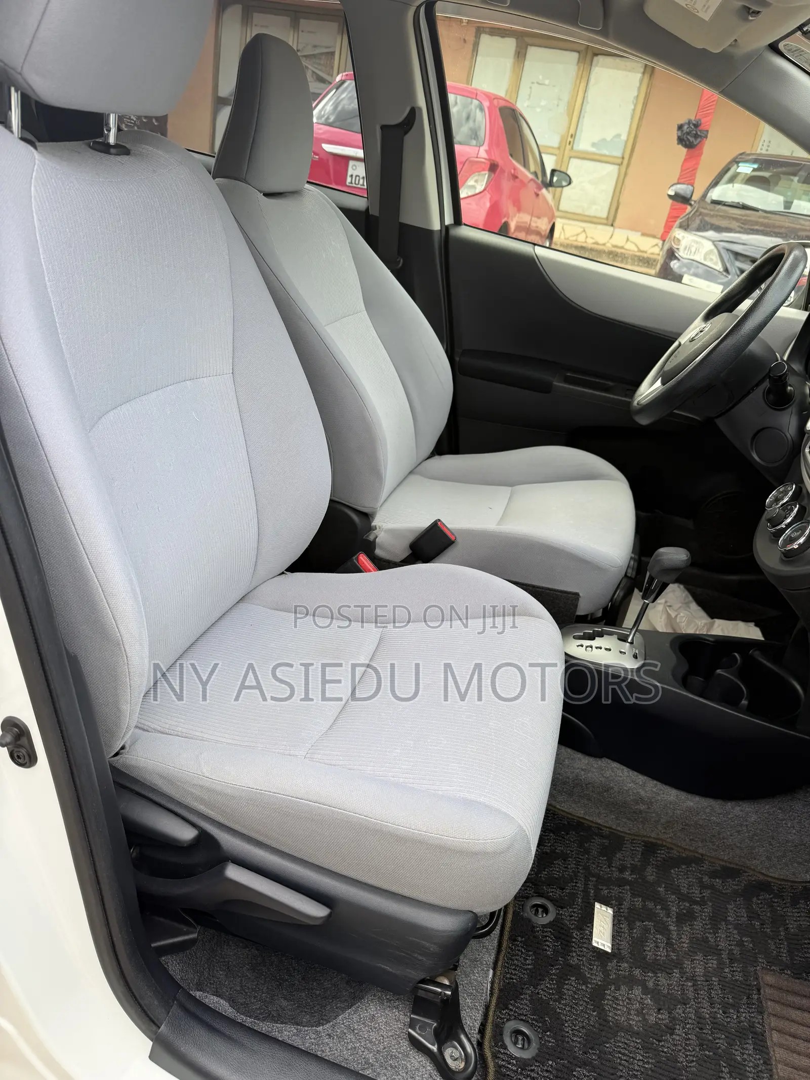 Toyota Vitz 1.3 FWD 3dr 2011 White