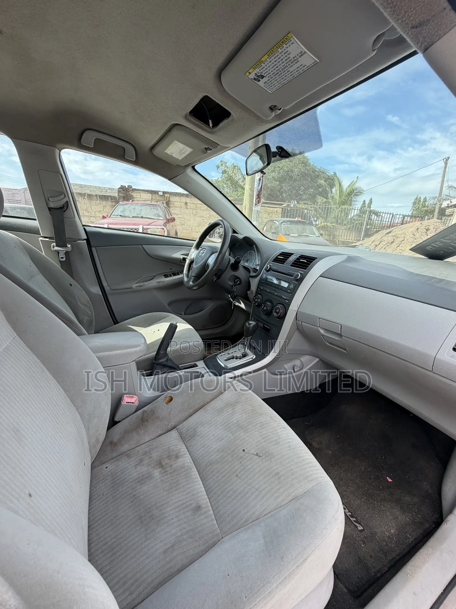 Toyota Corolla LE 4dr Sedan (1.8L 4cyl 4A) 2012 Gray