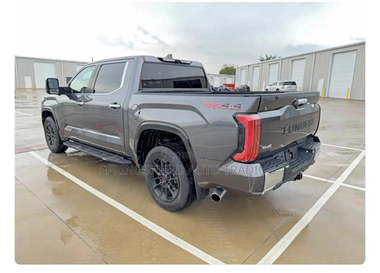 Toyota Tundra 2024 Black