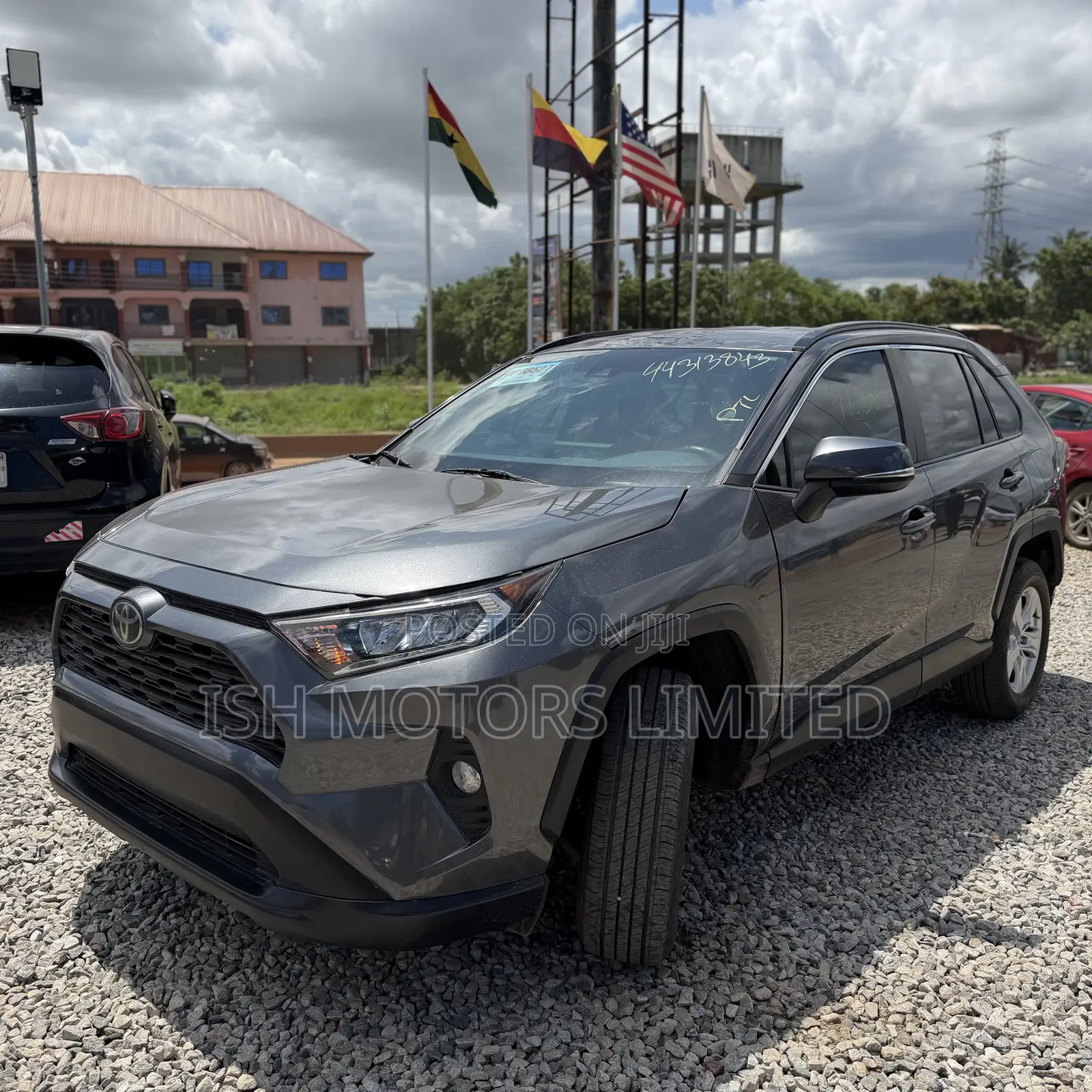Toyota RAV4 XLE 2021 Gray