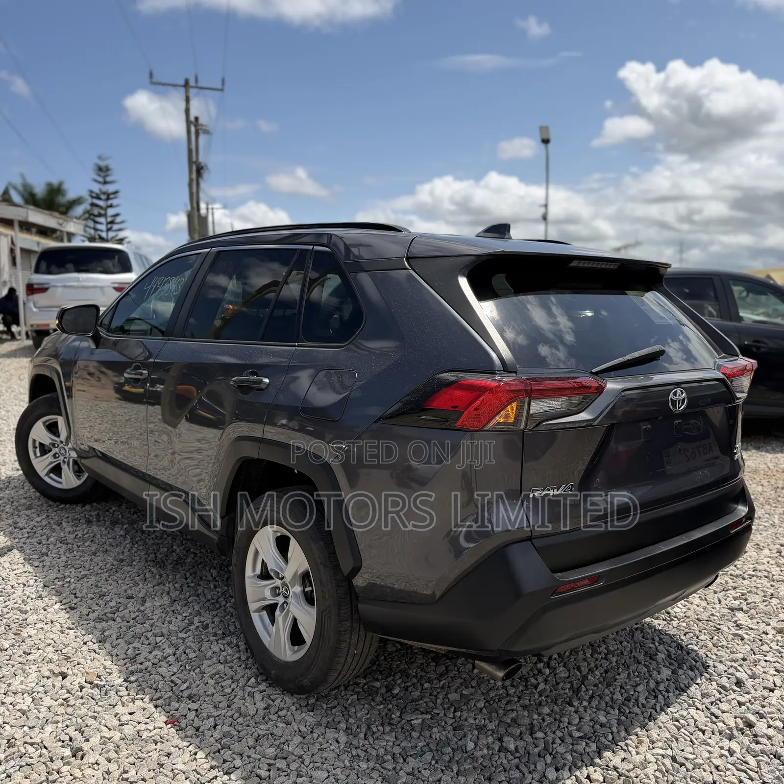 Toyota RAV4 XLE 2021 Gray