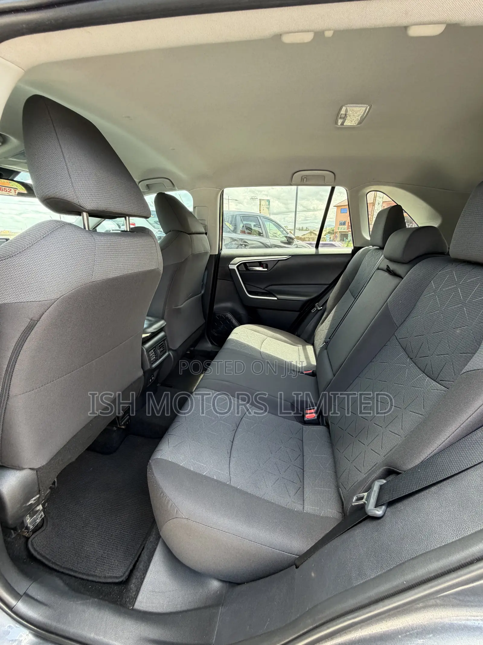 Toyota RAV4 XLE 2021 Gray