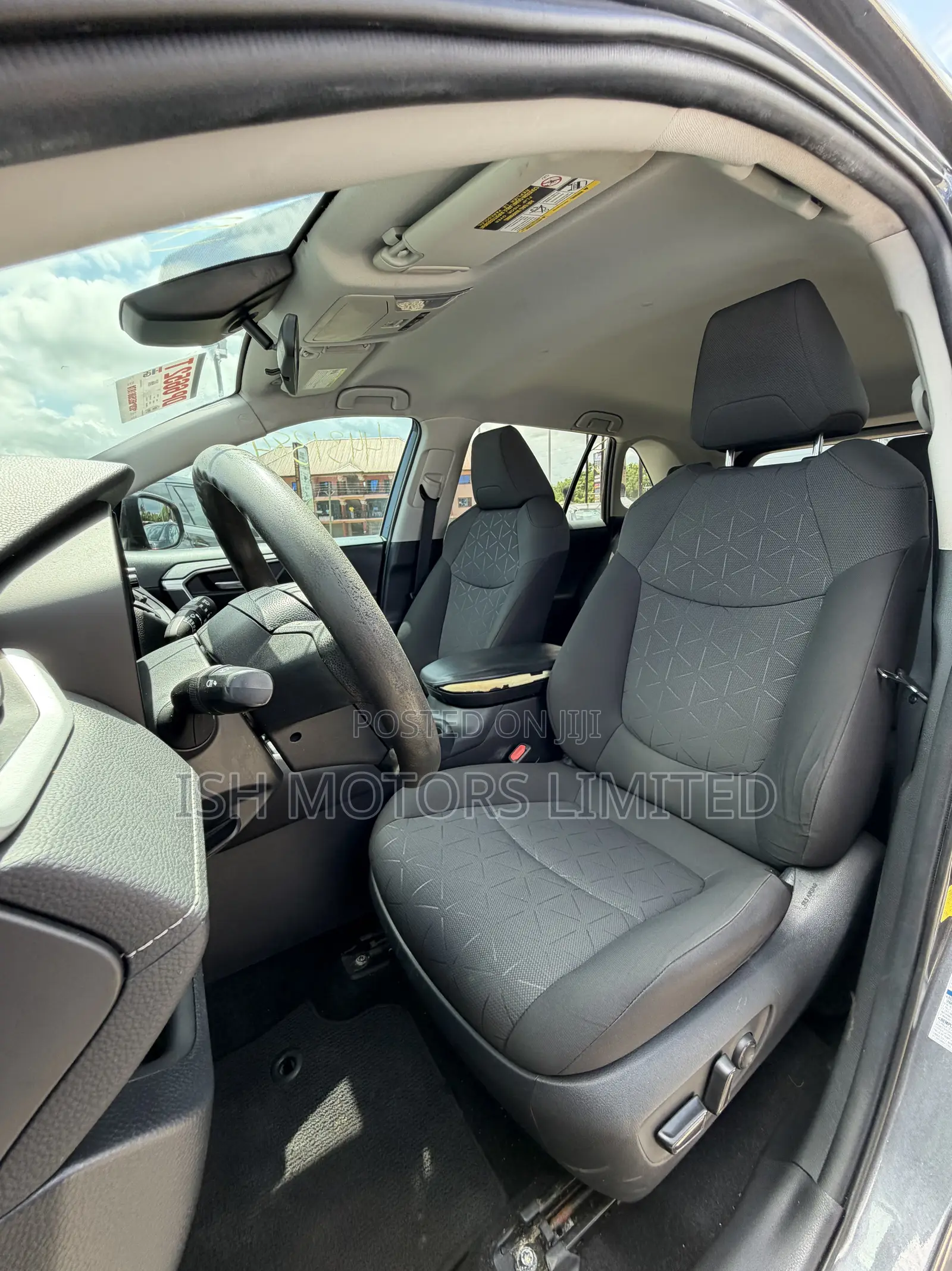 Toyota RAV4 XLE 2021 Gray