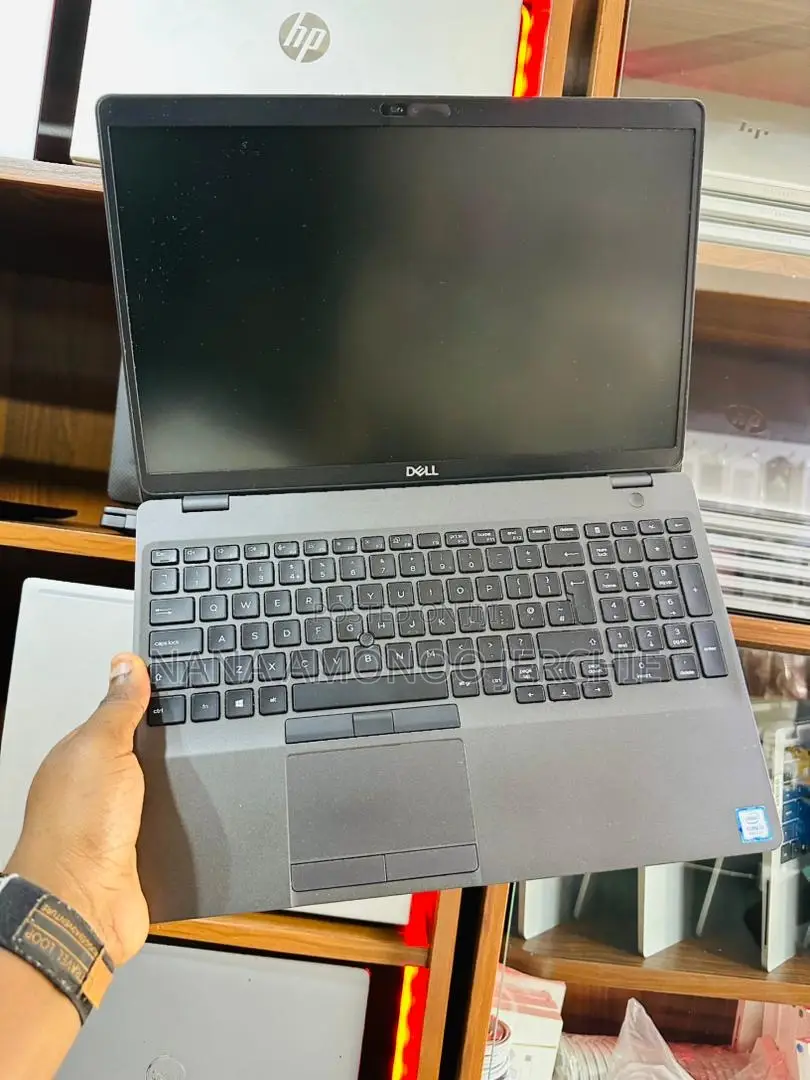 Laptop Dell Precision 3541 8GB Intel Core i5 SSD 512GB