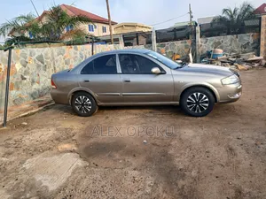 Nissan Sunny 2012 Gold