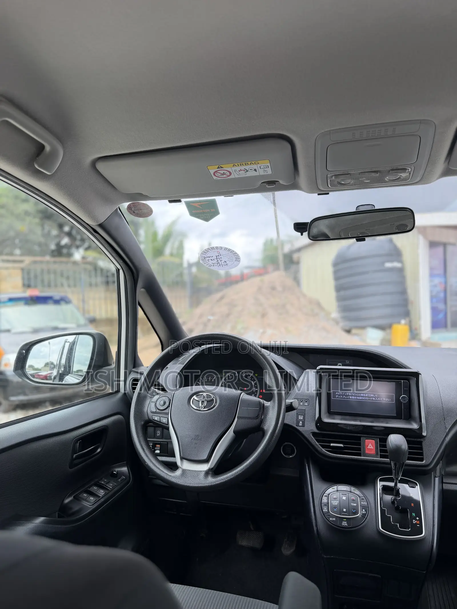 Toyota Voxy 2015 Silver