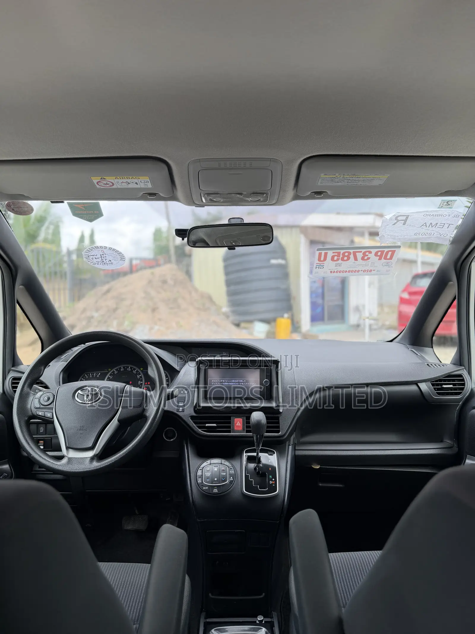 Toyota Voxy 2015 Silver