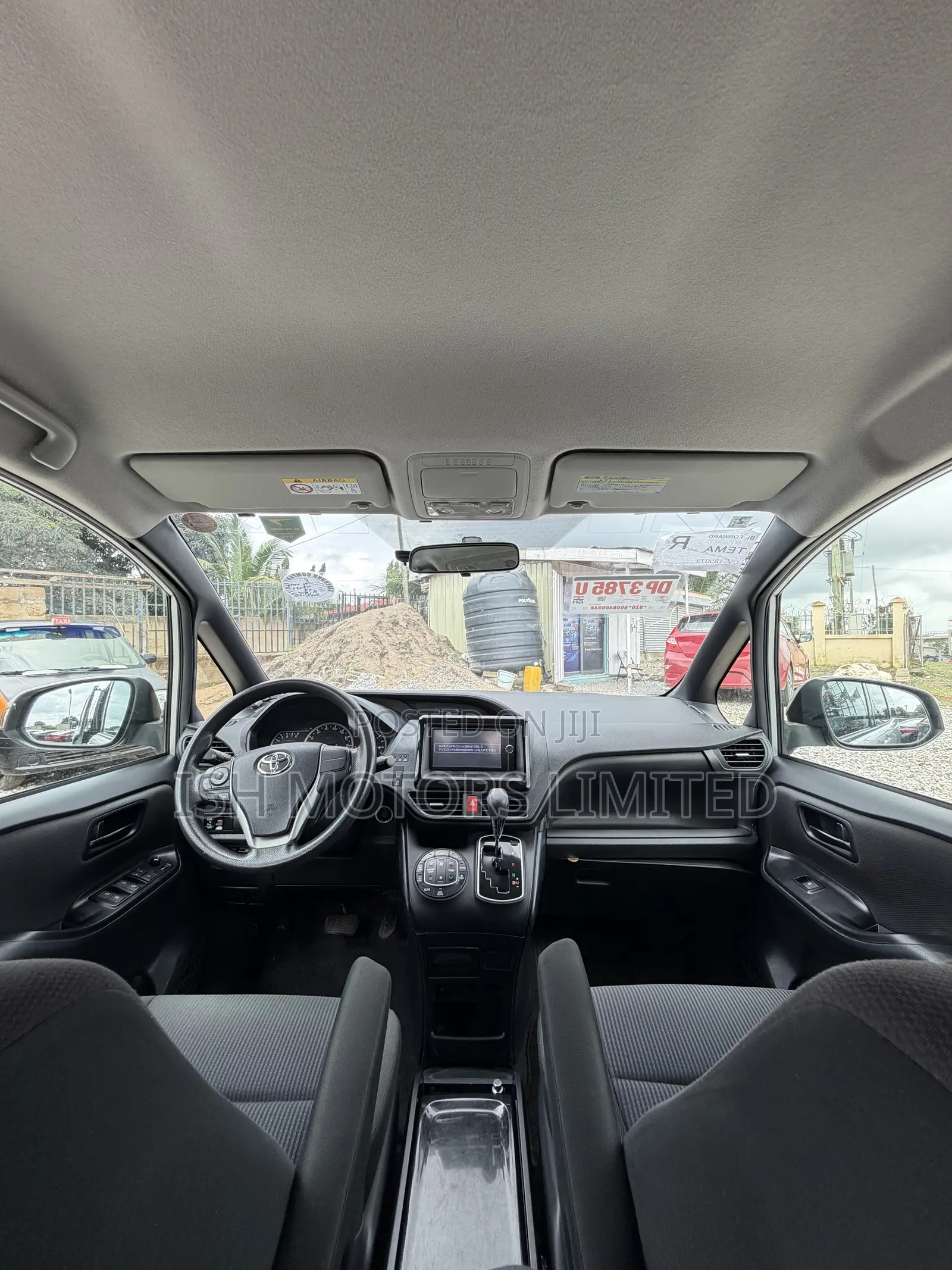 Toyota Voxy 2015 Silver