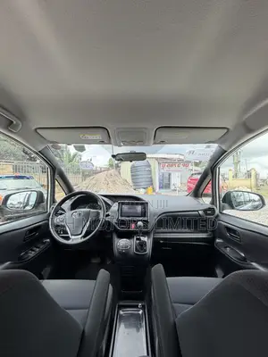 Toyota Voxy 2015 Silver