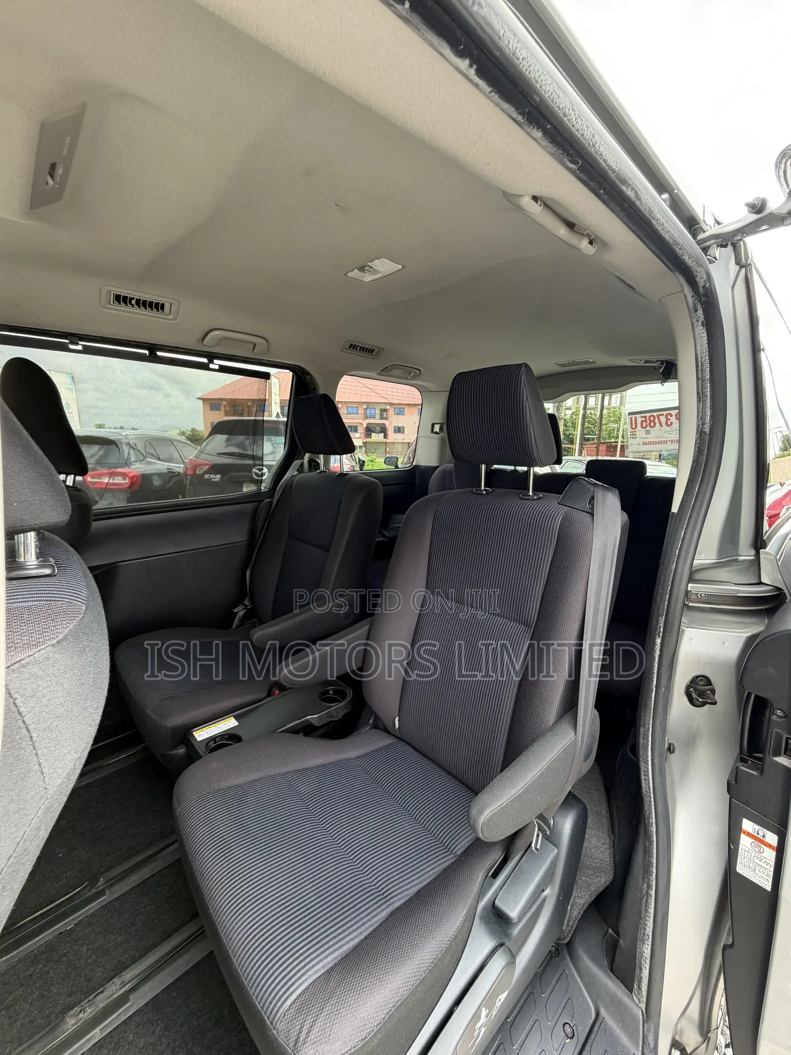 Toyota Voxy 2015 Silver