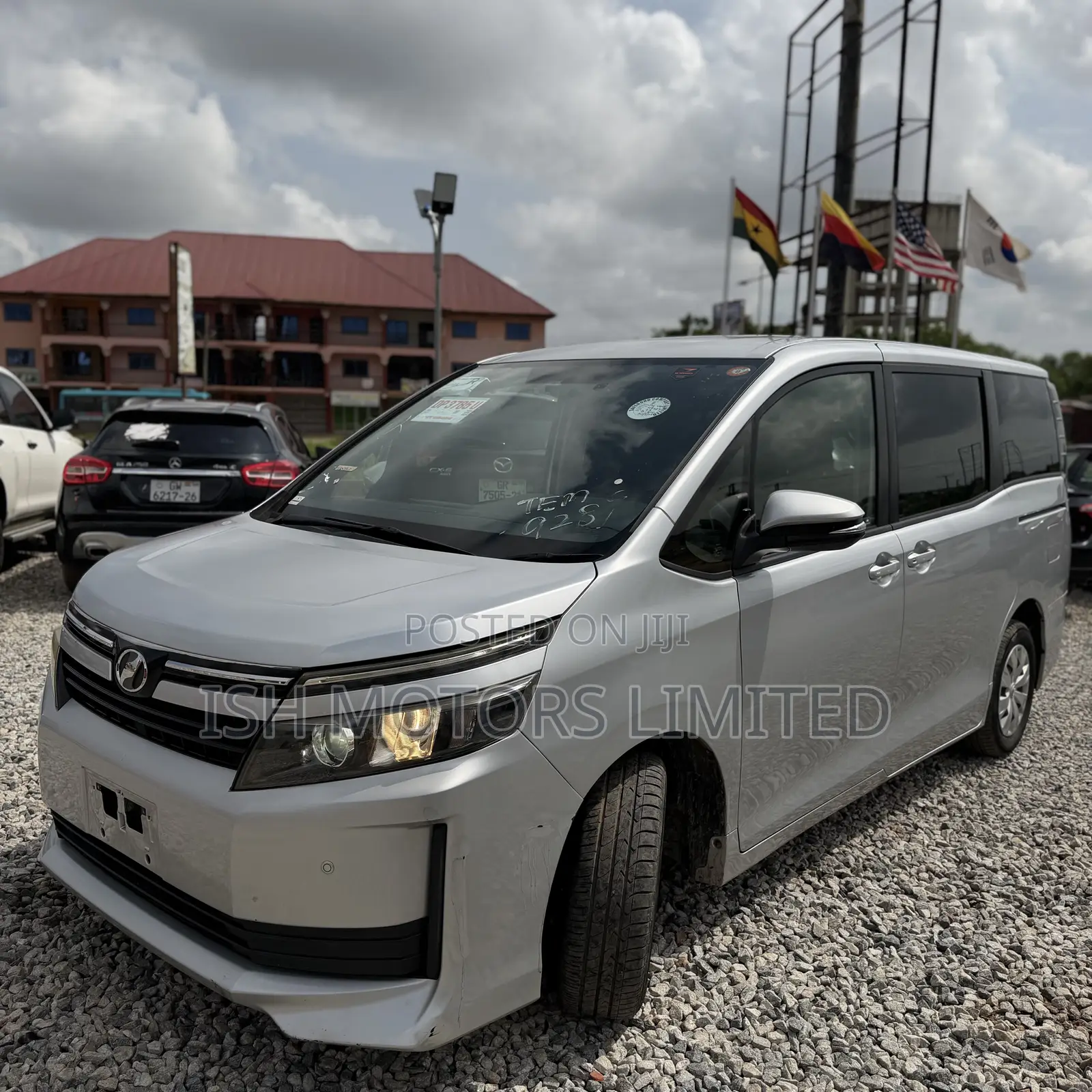 Toyota Voxy 2015 Silver