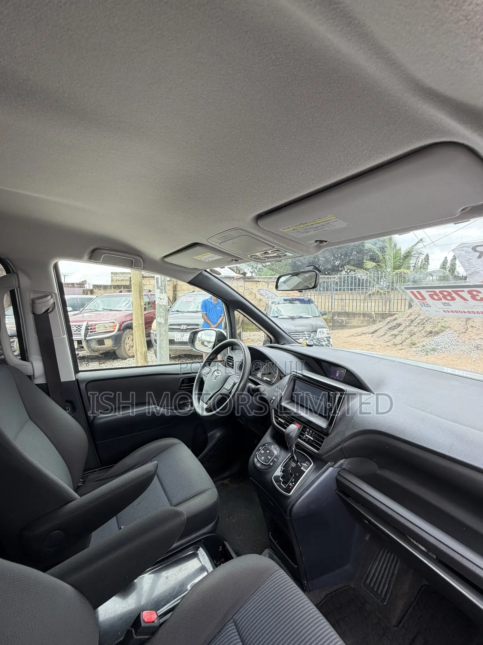 Toyota Voxy 2015 Silver
