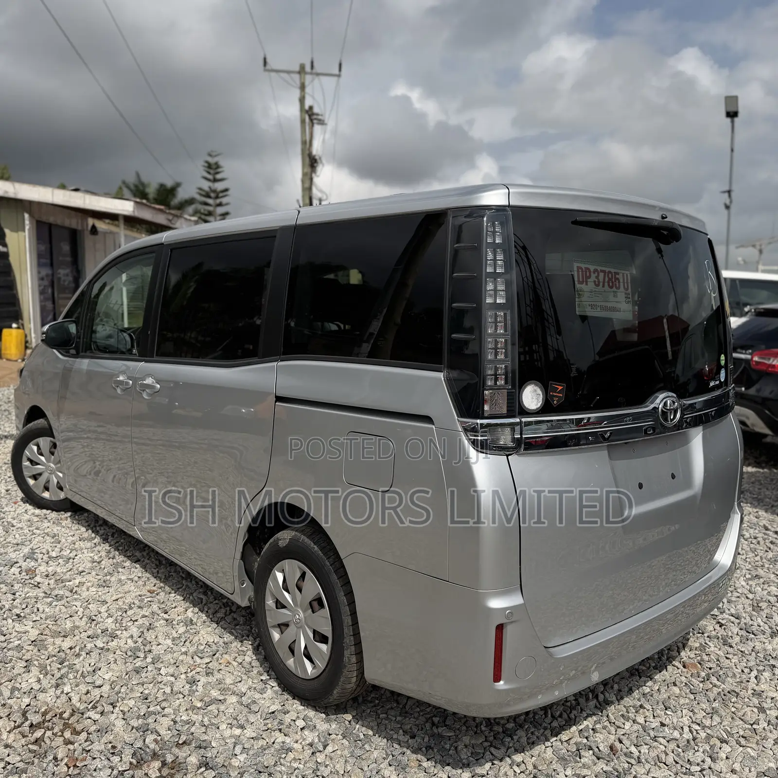 Toyota Voxy 2015 Silver