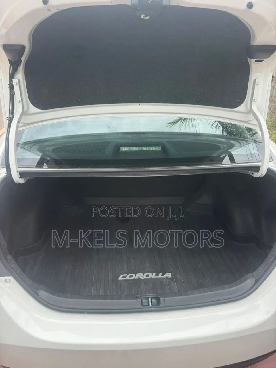 Toyota Corolla XSE 4dr Sedan (1.8L 4cyl CVT) 2017 White