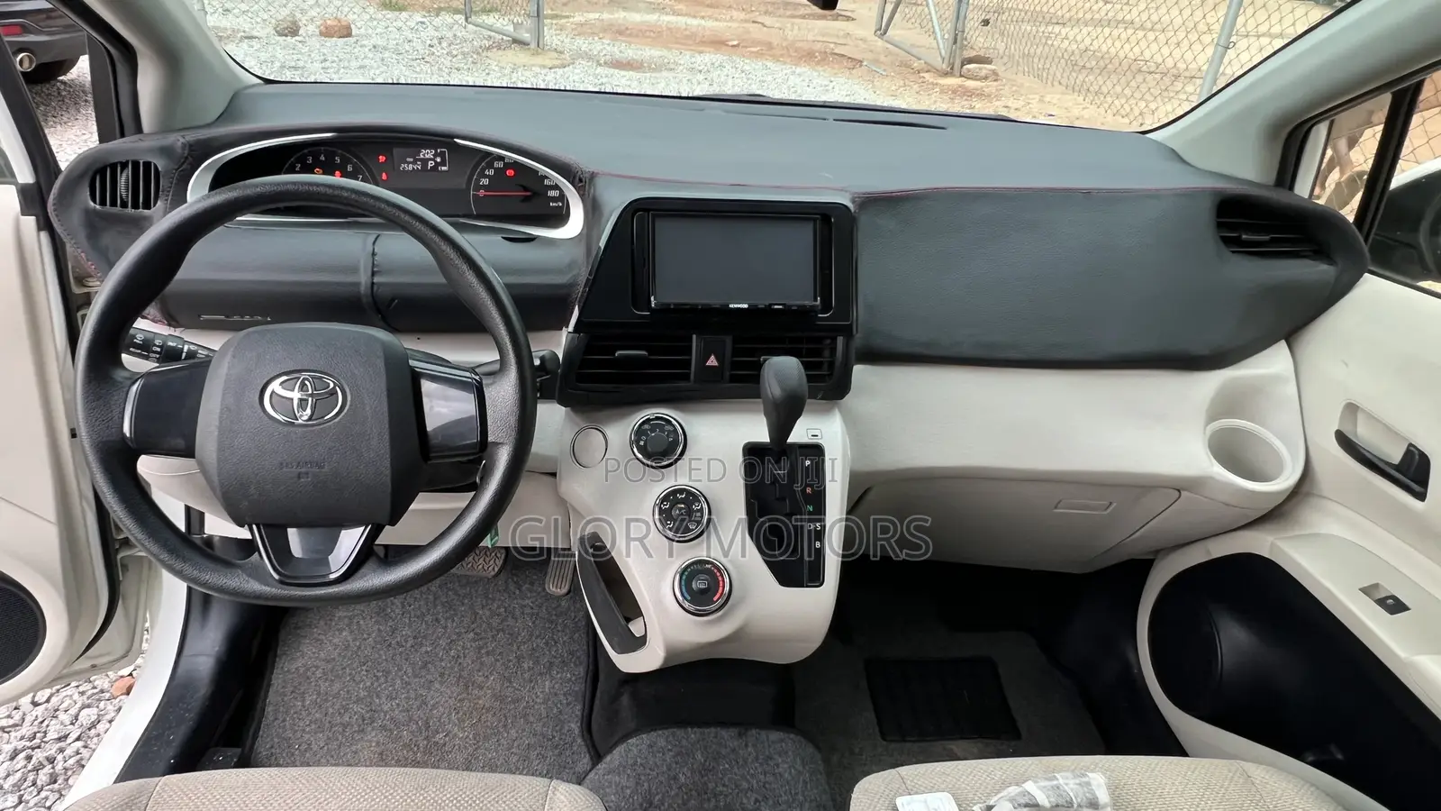 Toyota Sienta 1.5 AWD 2017 White
