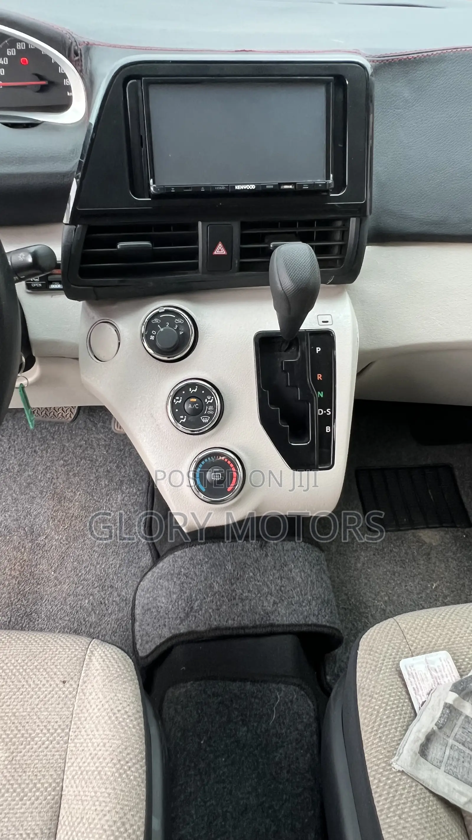 Toyota Sienta 1.5 AWD 2017 White