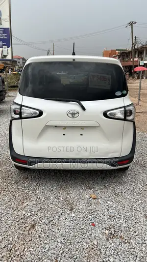Toyota Sienta 1.5 AWD 2017 White