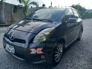 Toyota Vitz 2010 Black